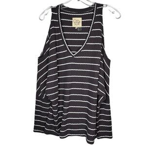 Chaser Cold Shoulder Top‎